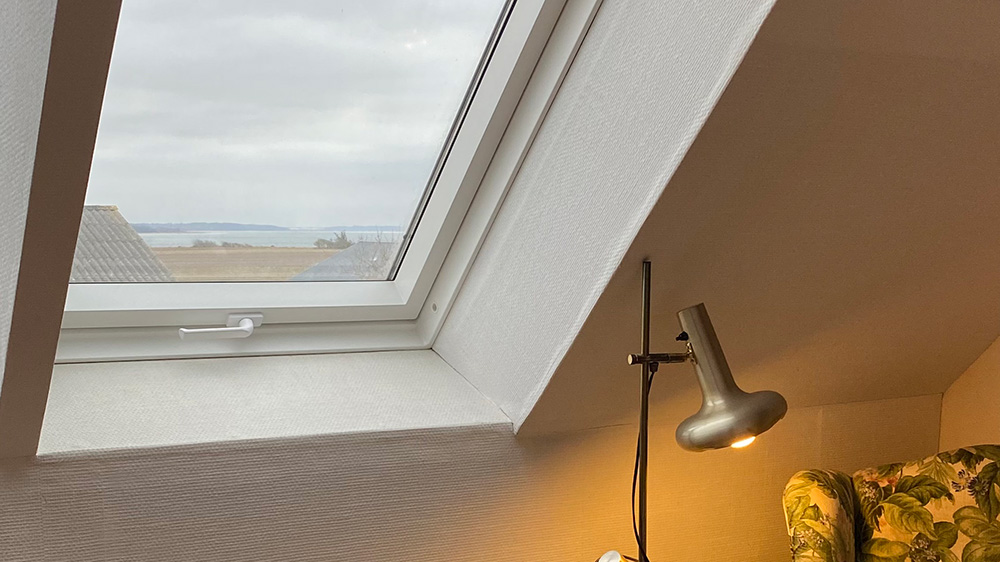 Udsigt mod fjorden fra fælles opholdsrum på Hindkjærhus